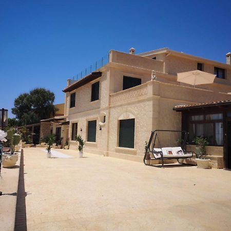 Lala Salama San Leone Buitenkant foto
